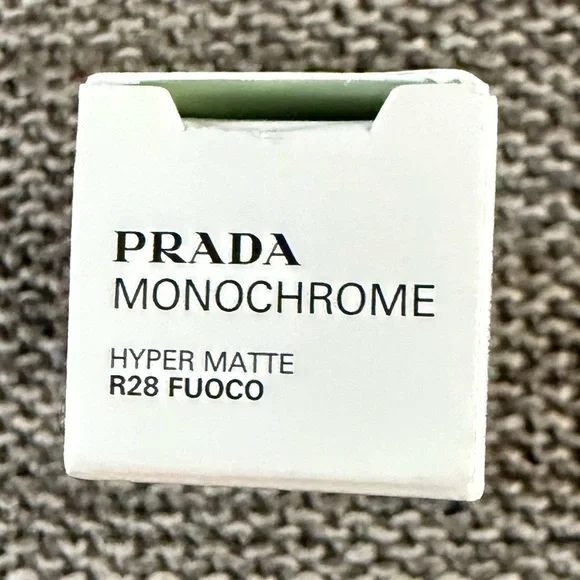 Prada Monochrome Soft Matter Lipstick R28 Fuoco Hyper Matte Miniature 1.3 g New - Picture 7 of 9